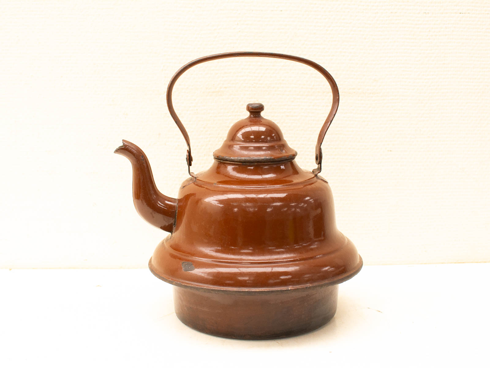 Charming vintage kettle in glossy brown metal, perfect for home décor or functional use.