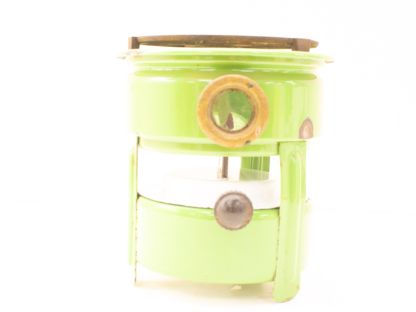 Vintage green camping stove, perfect for outdoor cooking and nostalgic collectors. Embrace adventure!