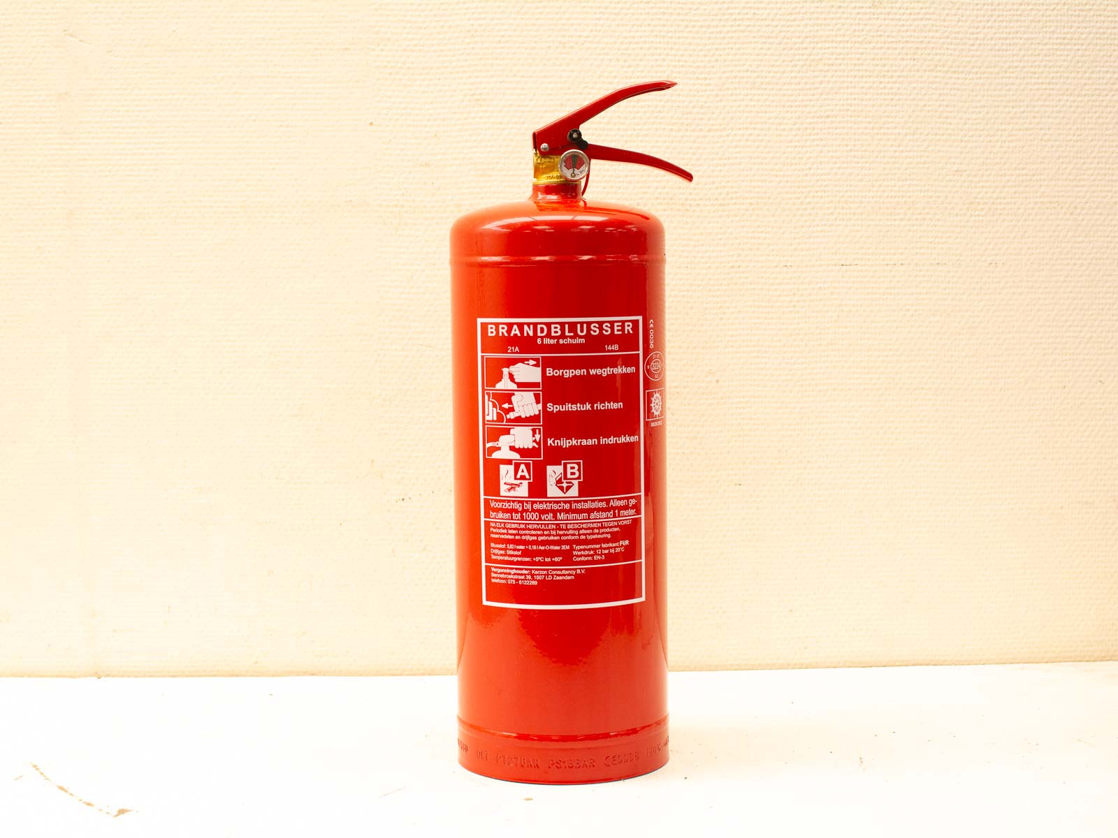 Vintage red fire extinguisher with Dutch instructions, perfect for collectors and décor enthusiasts.