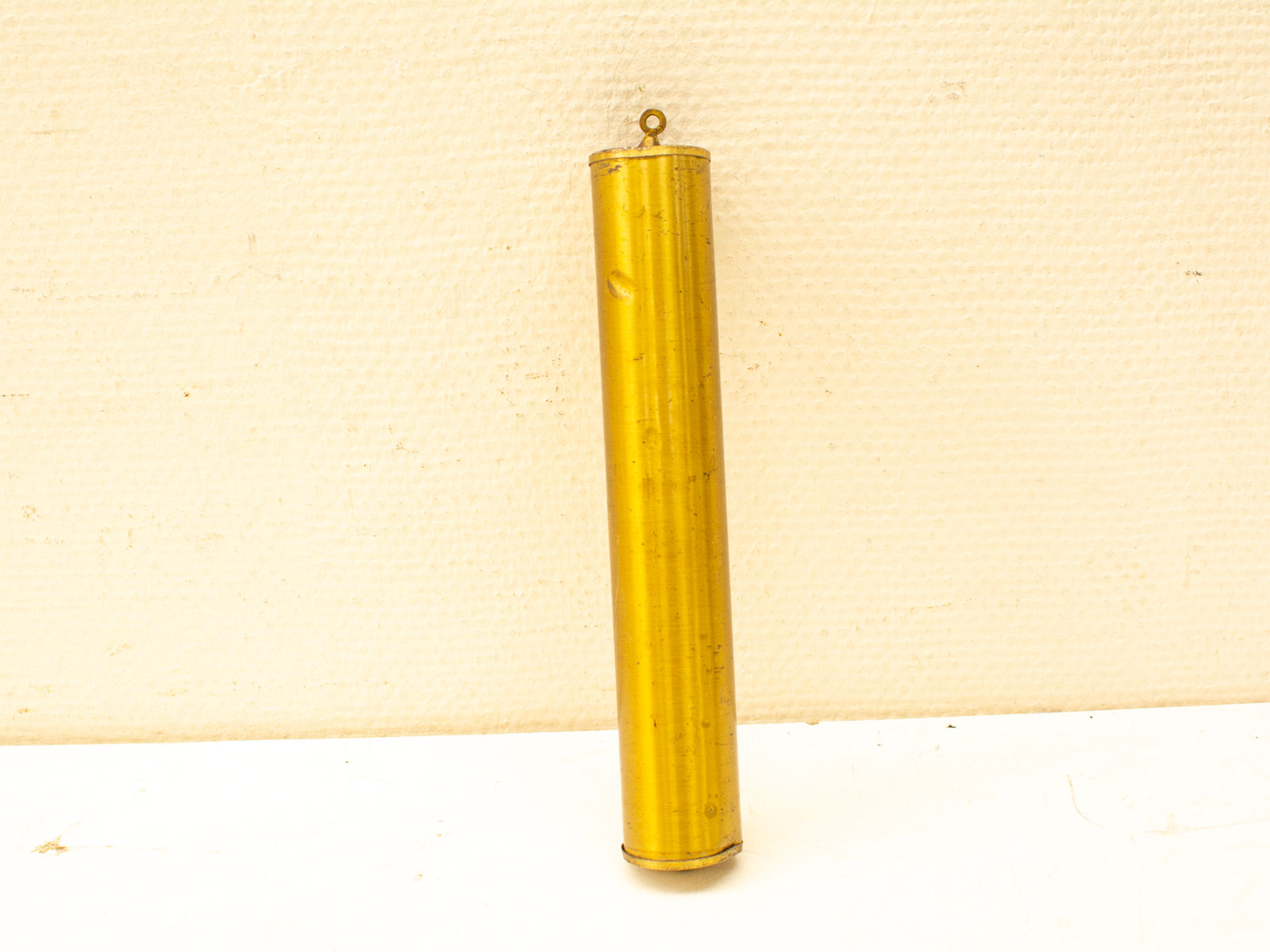 Vintage yellow cylinder with loop, perfect for decor or practical use. Unique and charming piece.