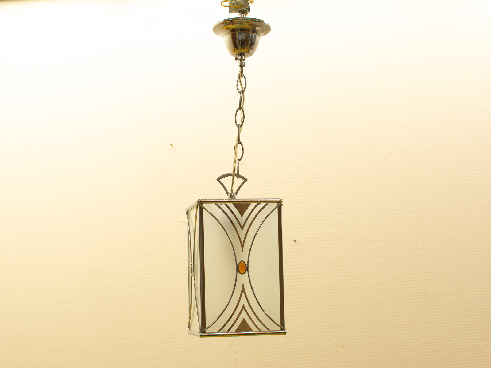 Elegant frosted glass hanging lamp with Art Deco style, perfect for modern interiors.