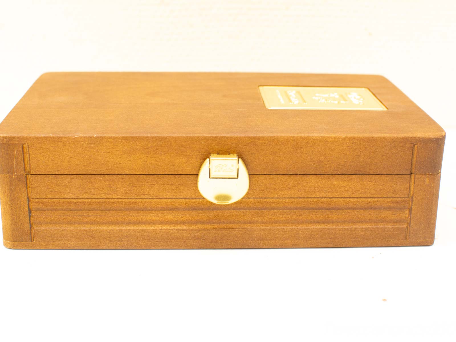 Elegant vintage wooden box with gold clasp, perfect for collectors of fine craftsmanship.