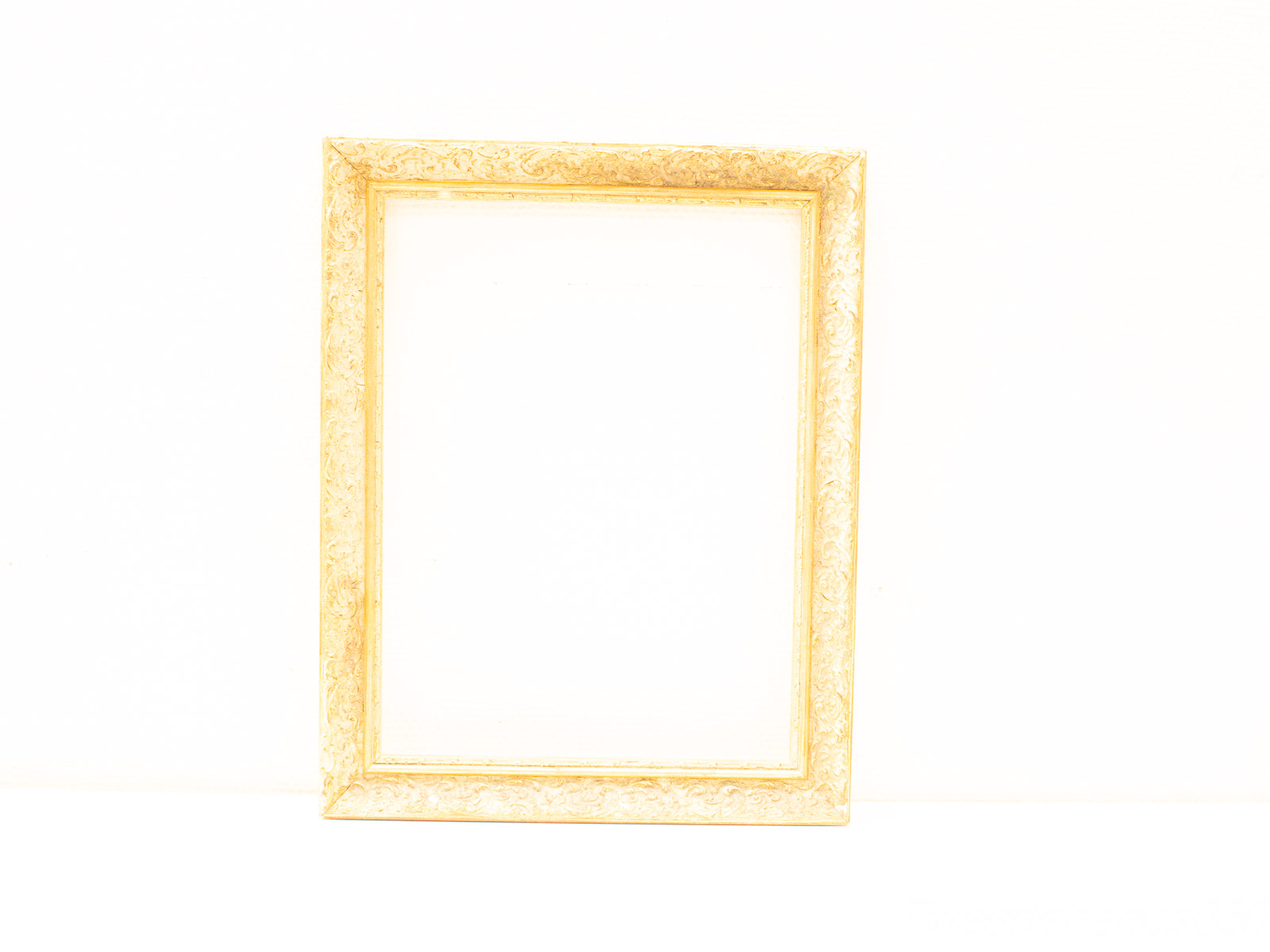 Elegant vintage gold picture frame with intricate designs, perfect for showcasing cherished memories.