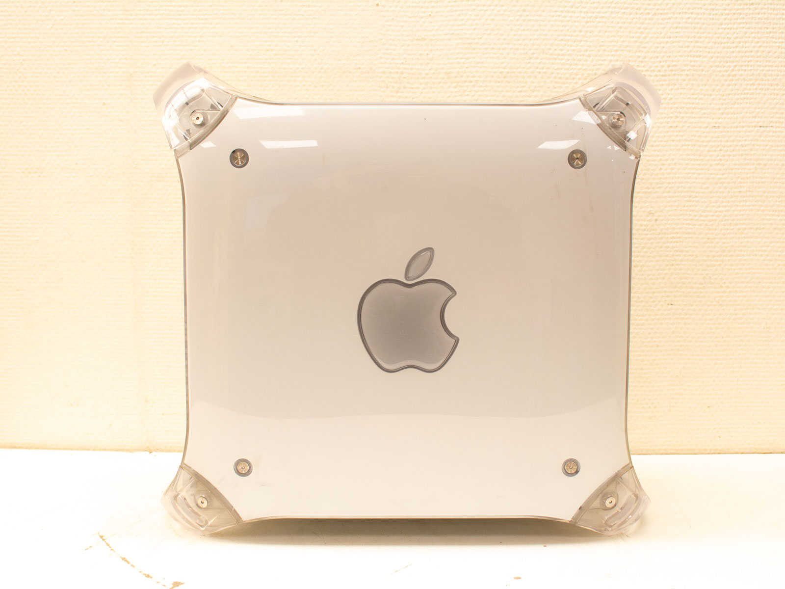 Vintage iMac G4 for sale: Iconic design and timeless technology for enthusiasts.