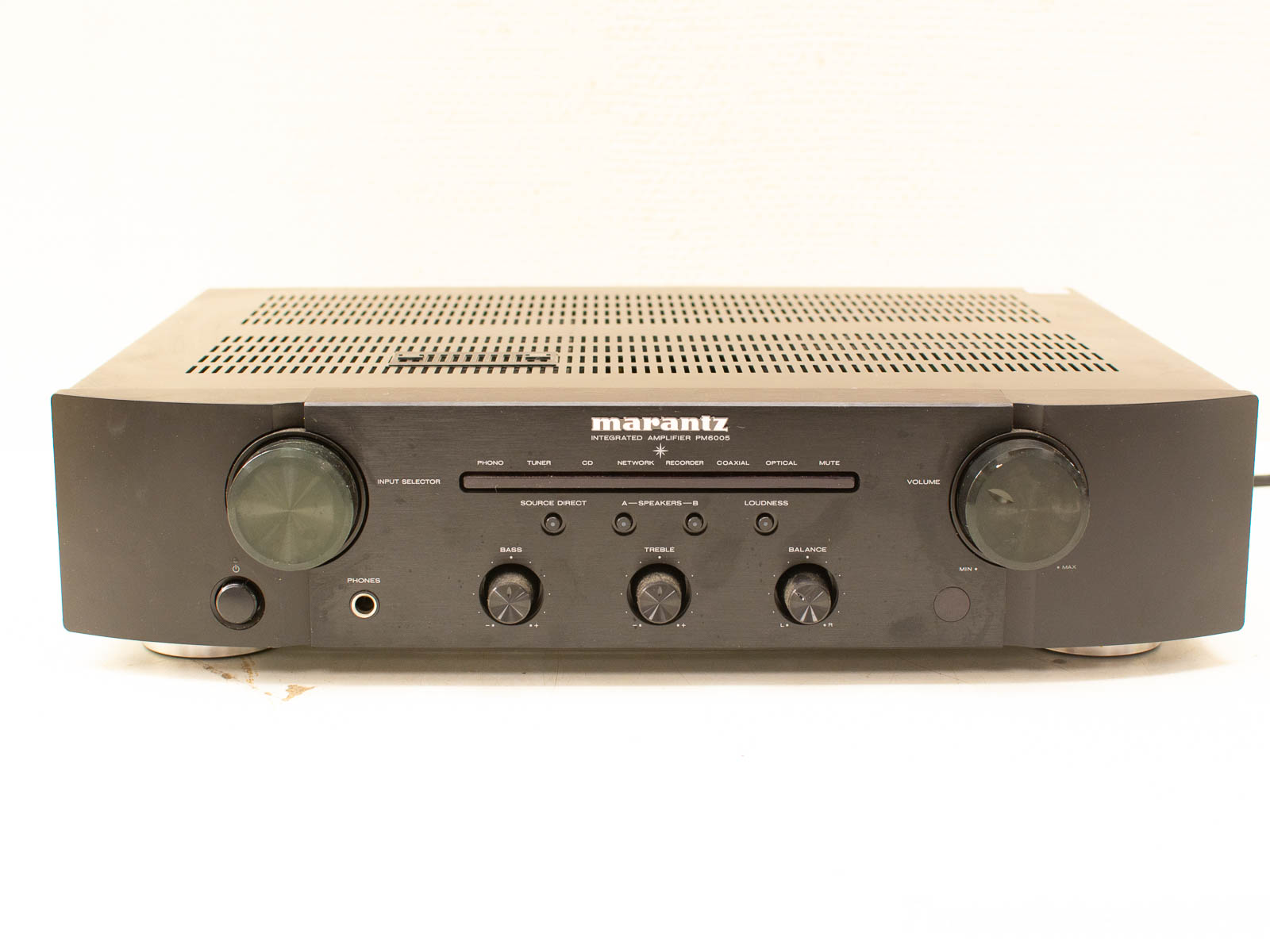 Marantz integrated stereo amplifier: stylish design, user-friendly, exceptional audio quality for all listeners.