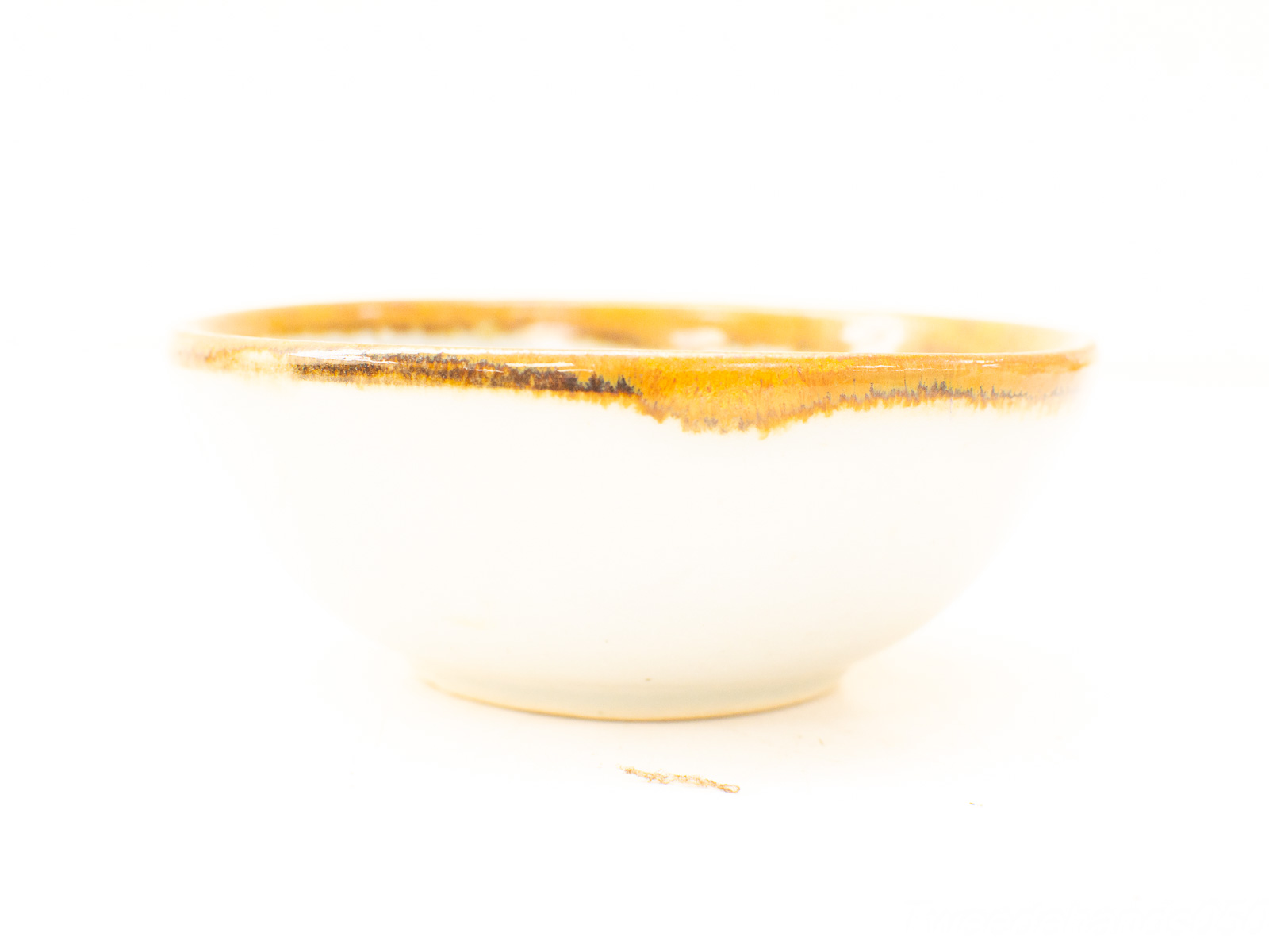 Elegant white bowl with a golden rim, perfect for serving or as a decorative piece.