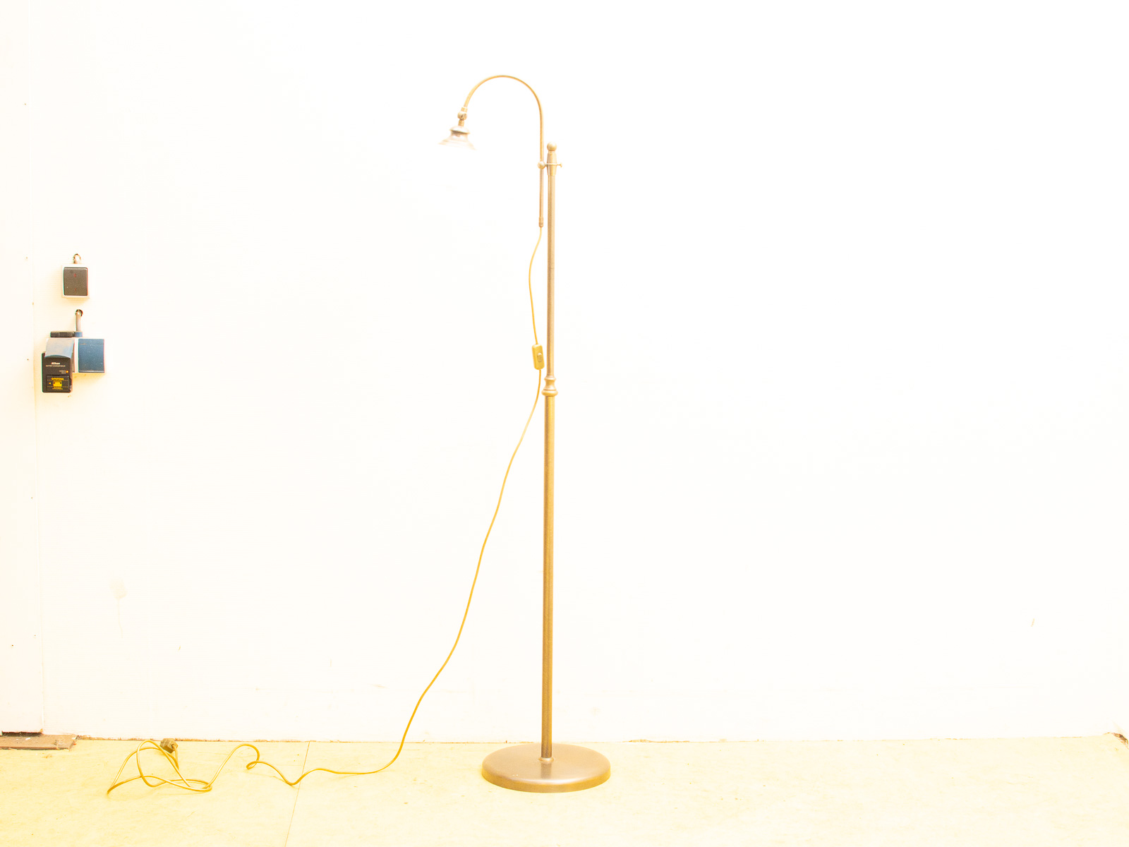 Elegant gold standing lamp with translucent shade, perfect for modern and classic interiors.