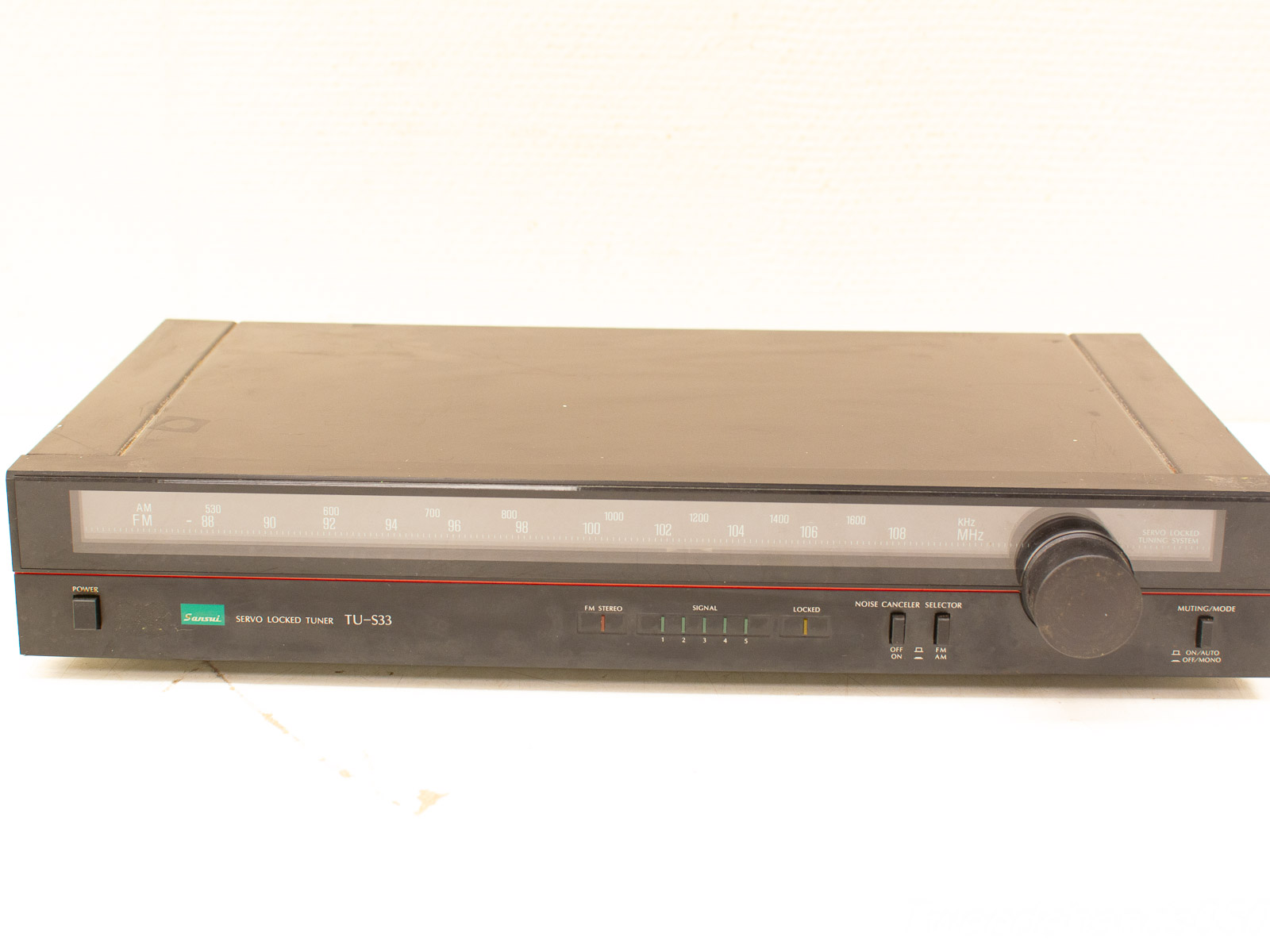 Sanyo TU-S33 stereo tuner: Retro design meets modern audio functionality for enthusiasts.