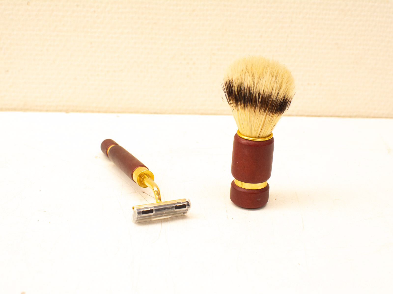 Elegant classic shaving set featuring a luxurious razor and refined brush for a stylish experience.