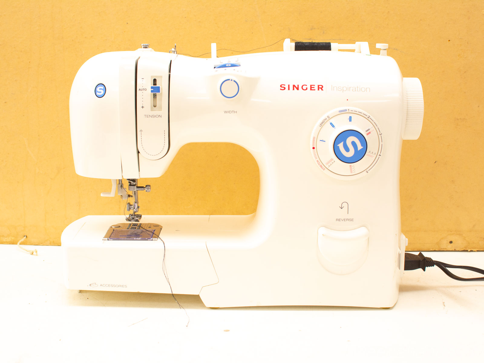 Modern Singer Inspiration sewing machine in white, perfect for beginners and experienced sewers.