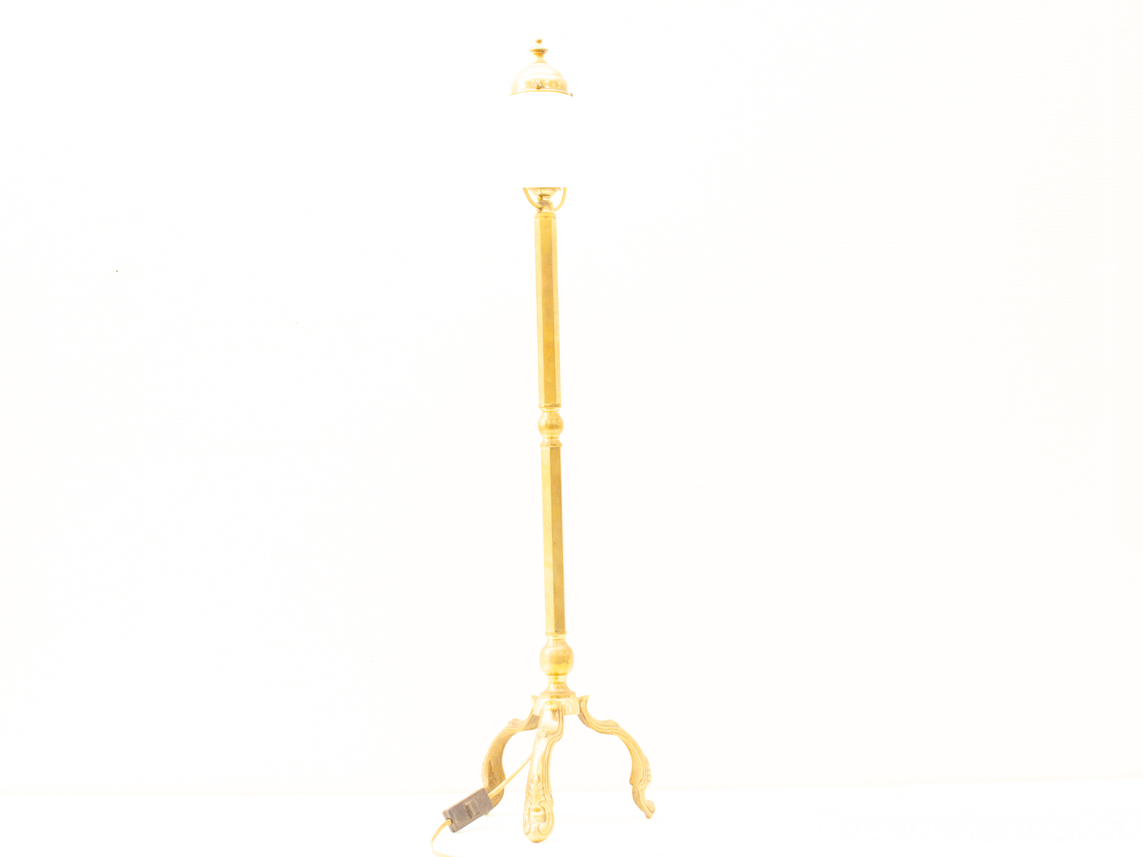 Elegant golden standing lamp with ornate details and a warm, inviting glow for stylish décor.