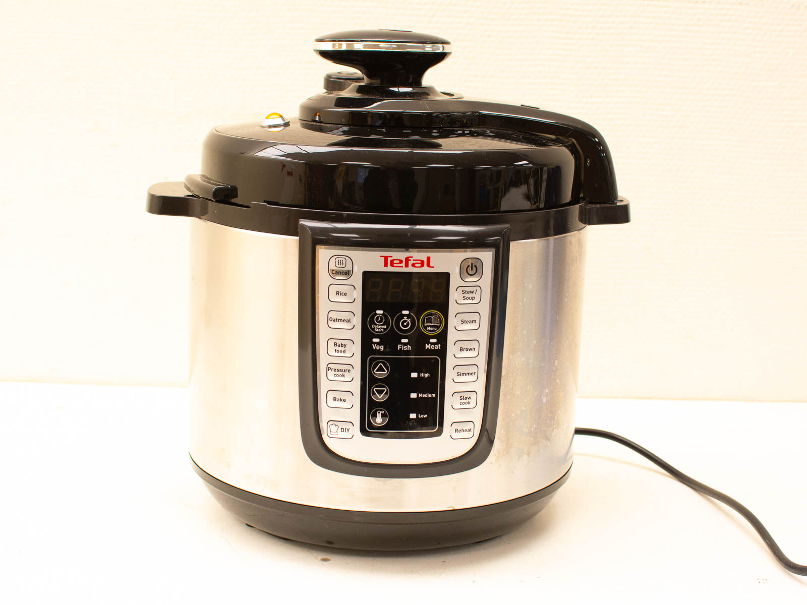 Sleek Tefal electric multi-cooker with stainless steel design for efficient, versatile cooking.