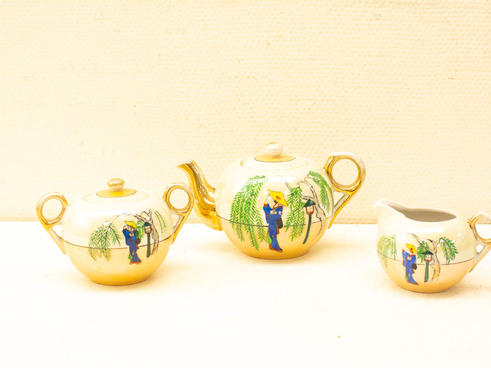 Charming vintage tea set with bamboo motif in glossy porcelain, perfect for collectors and tea lovers.