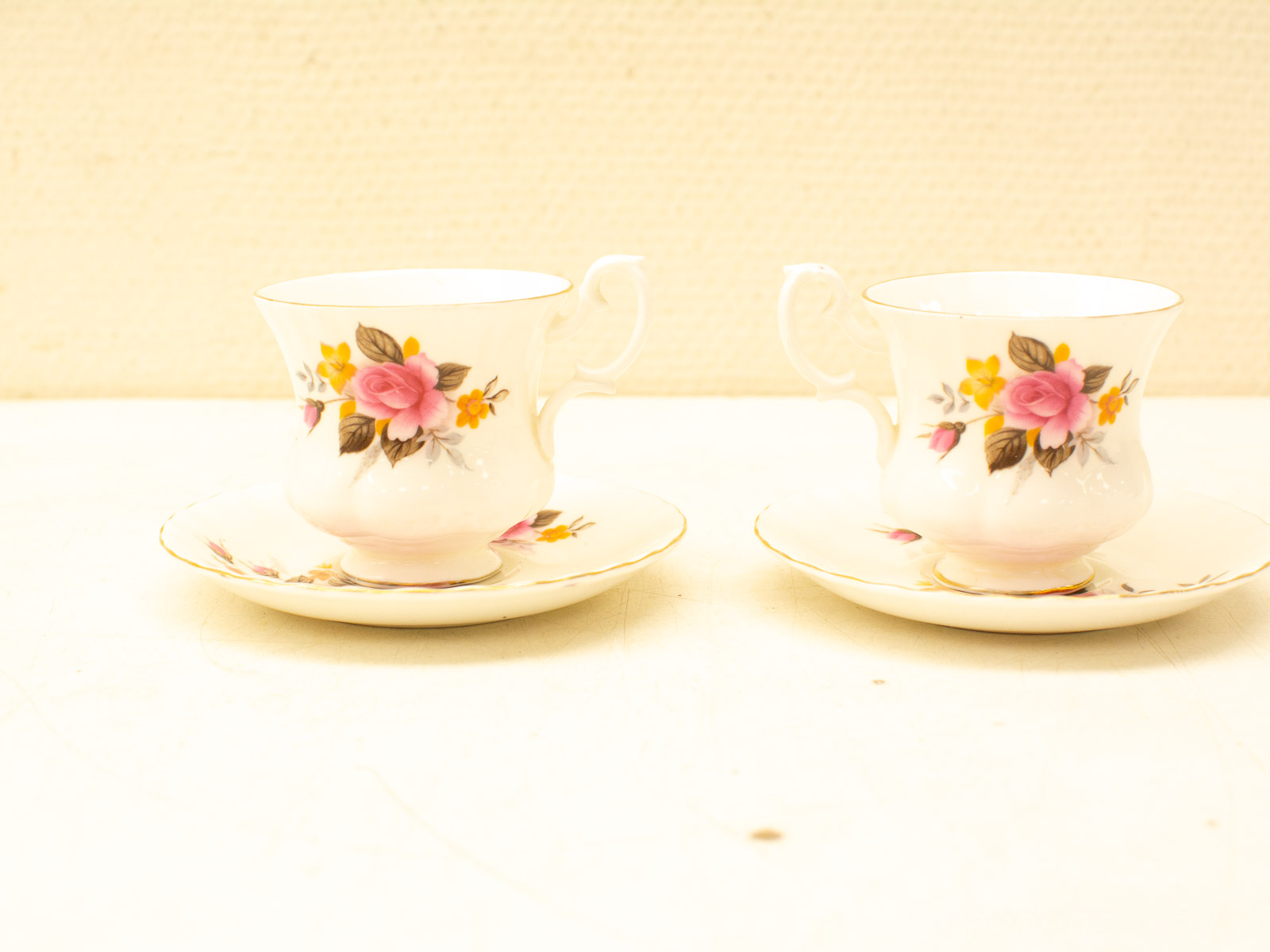 Elegant vintage tea cups with floral design, perfect for cozy gatherings and afternoon tea.