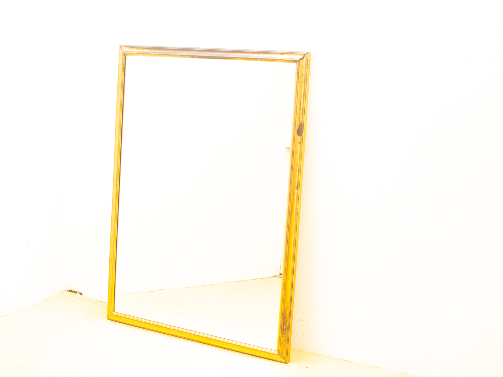 Elegant golden mirror with timeless design, perfect for minimalist and sophisticated home decor.