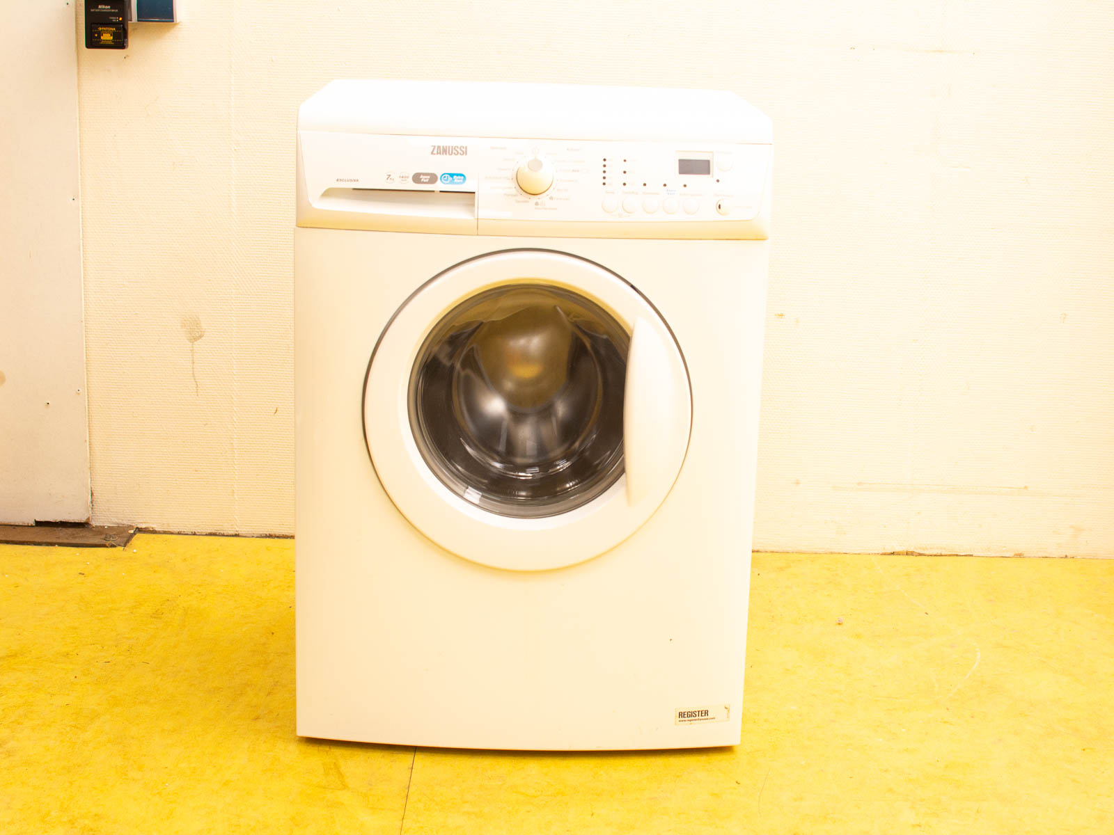 Sleek second-hand washing machine with glass door, ideal for modern homes and efficient laundry.