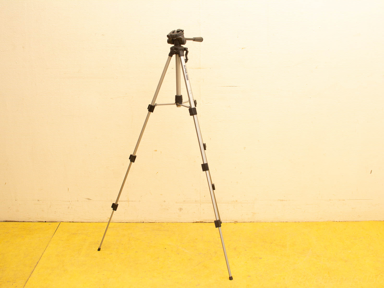 Sturdy aluminum photography tripod with adjustable legs and quick-release plate for camera stability.