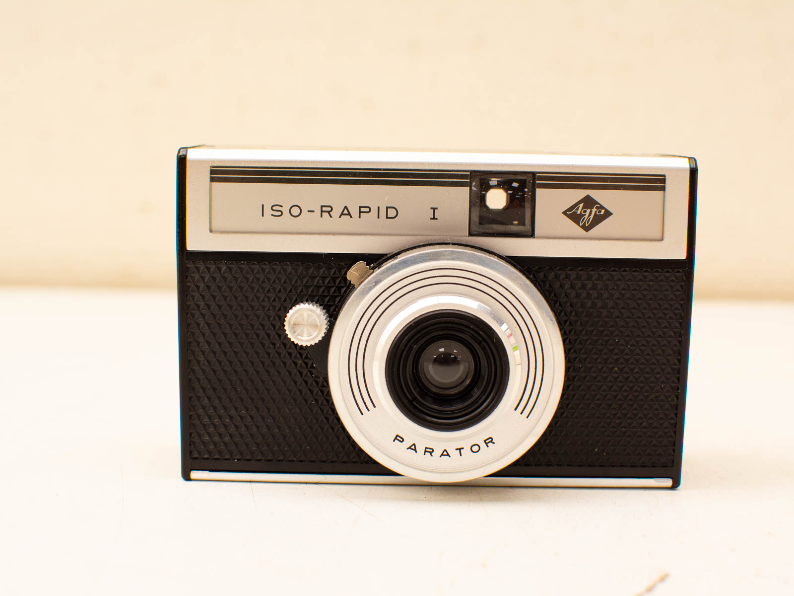 Agfa ISO-Rapid I camera: a classic piece of vintage photography with stylish retro design.