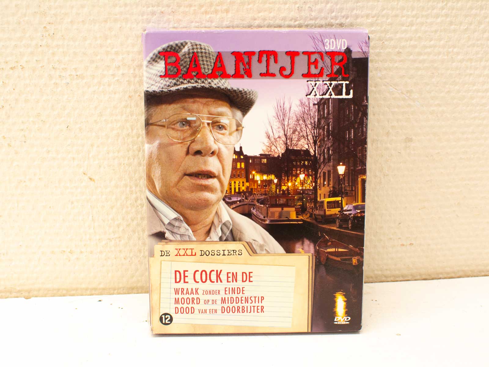 Baantjer XXL DVD: Thrilling detective stories set in Amsterdams scenic canals and charming architecture.