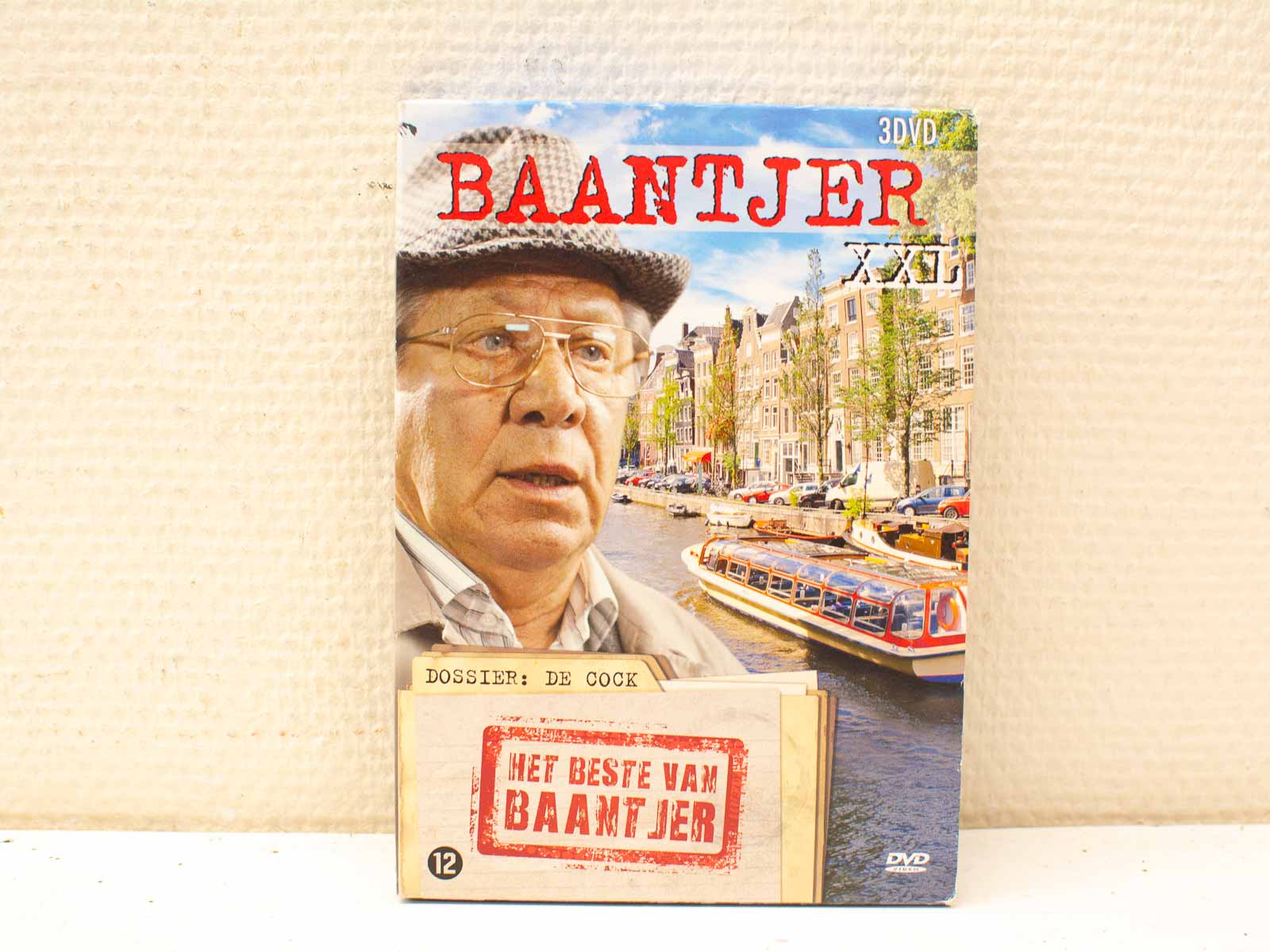 Baantjer XXL: De Cock investigates mysteries amid Amsterdams picturesque canals in this special edition.