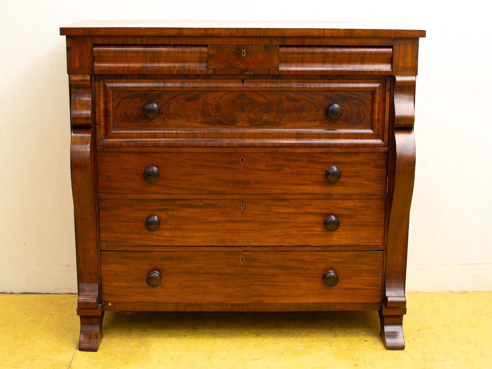 Elegant vintage wooden dresser with curved design and functional stacked drawers, perfect for classic interiors.