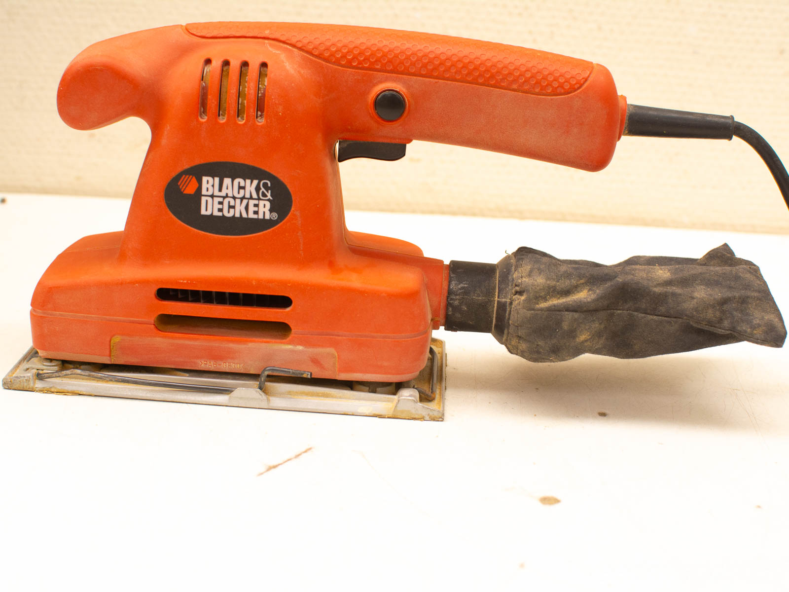 Reliable vintage BLACK & DECKER sander in vibrant orange, perfect for DIY projects and professionals.