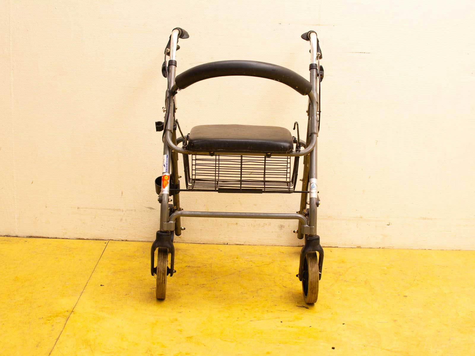 Stylish rollator with seat and storage basket for enhanced mobility and support.