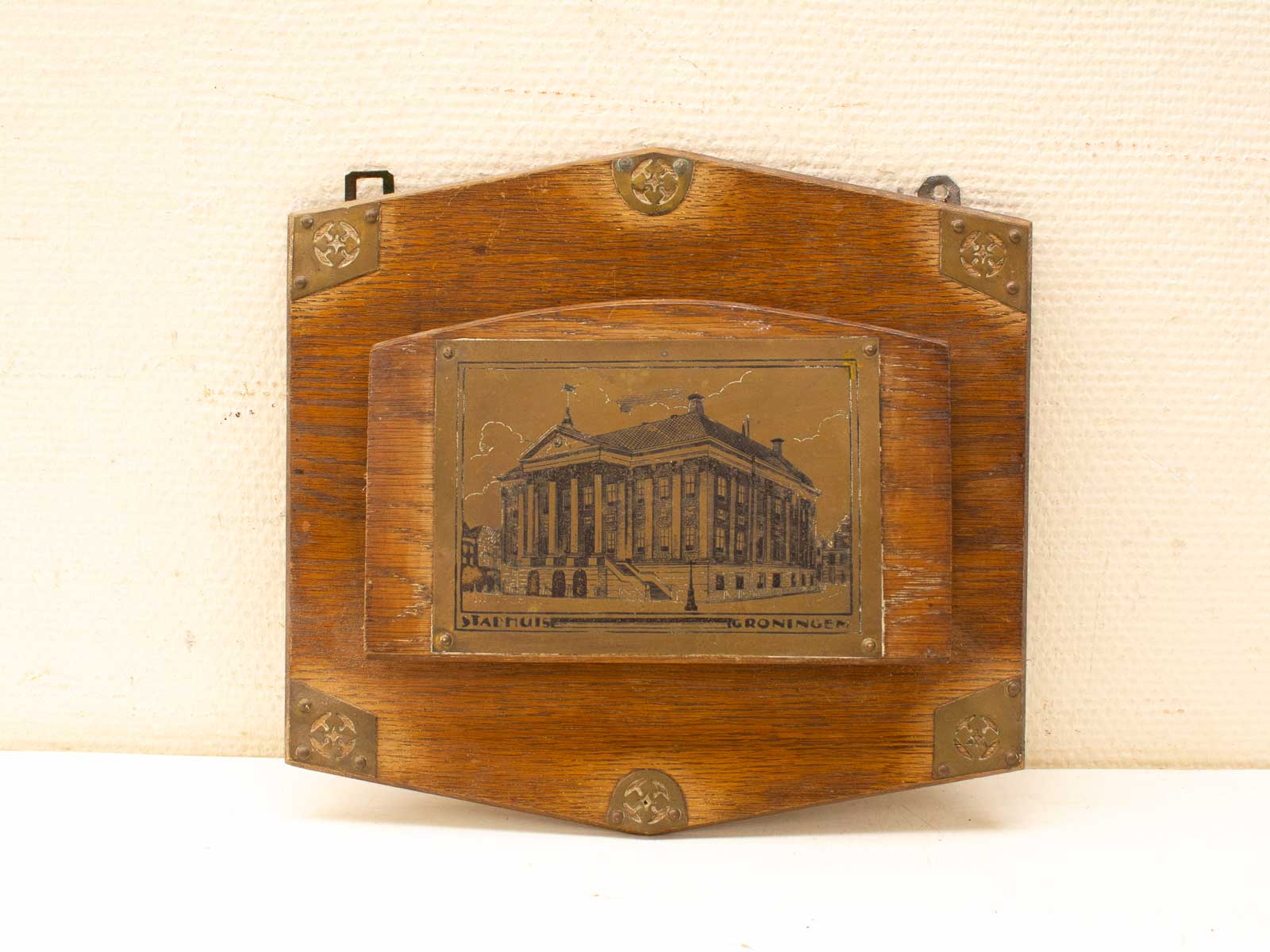 Vintage Stadthuis Wall Plaque by G. Roninger, Artistic Historical Artifact with Rich Wood Background