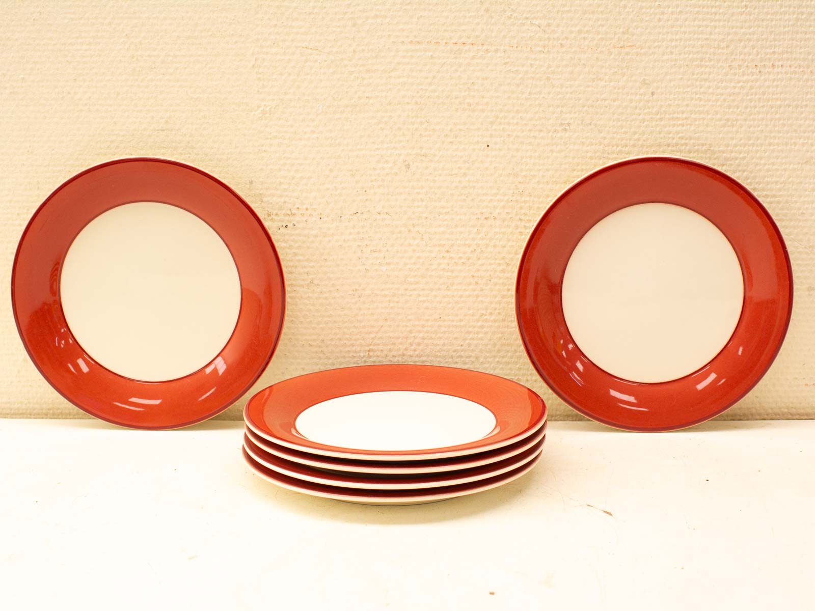 Elegant modern dinner plates with red rims, perfect for stylish dining occasions.