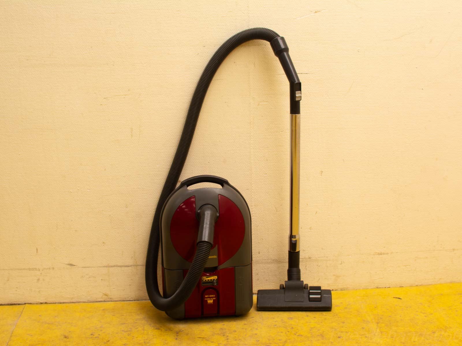 Sleek gray and red vacuum cleaner, ideal for vintage lovers and versatile home cleaning.