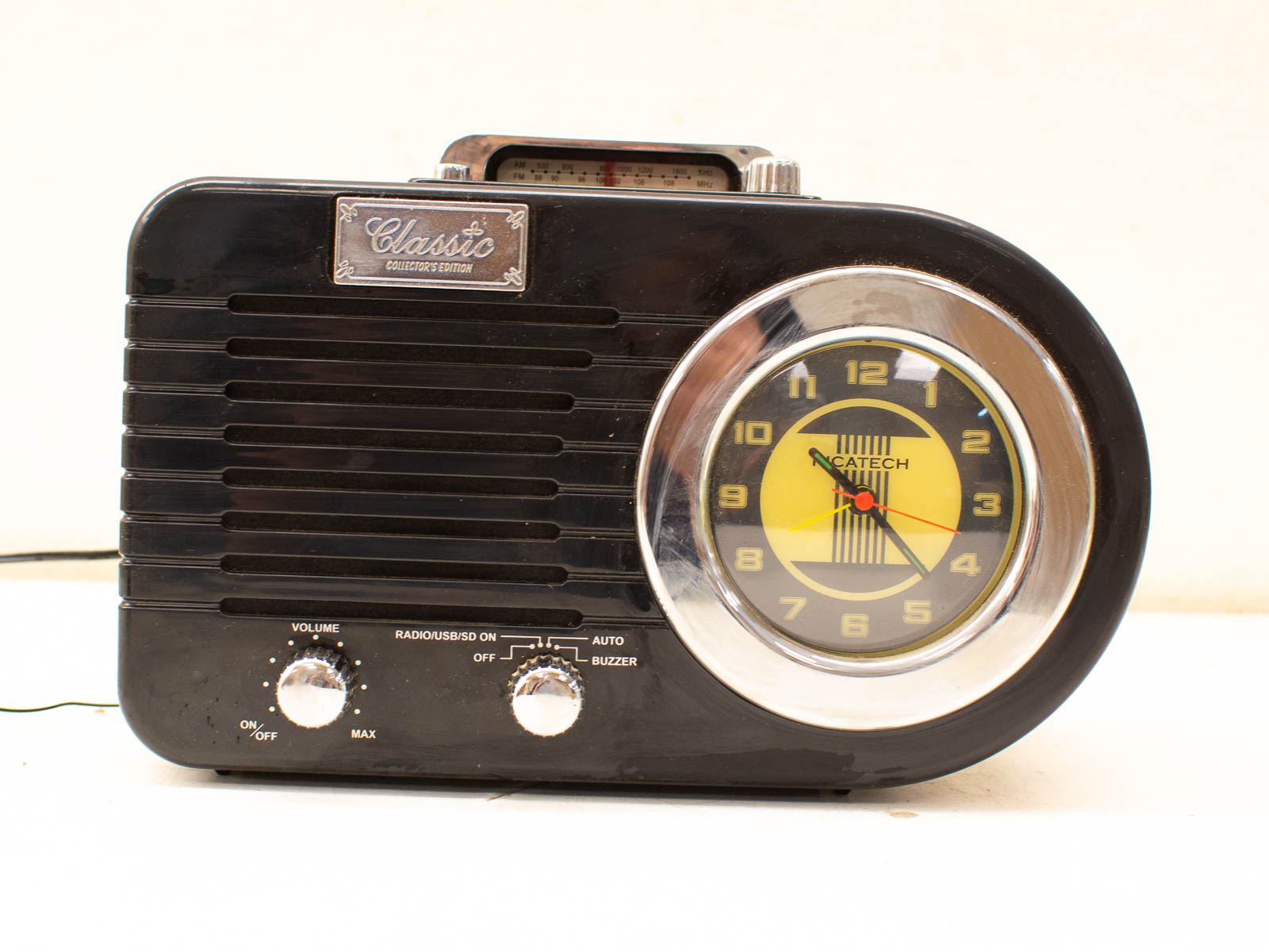 Vintage alarm clock radio with USB/SD features and bright yellow clock face.