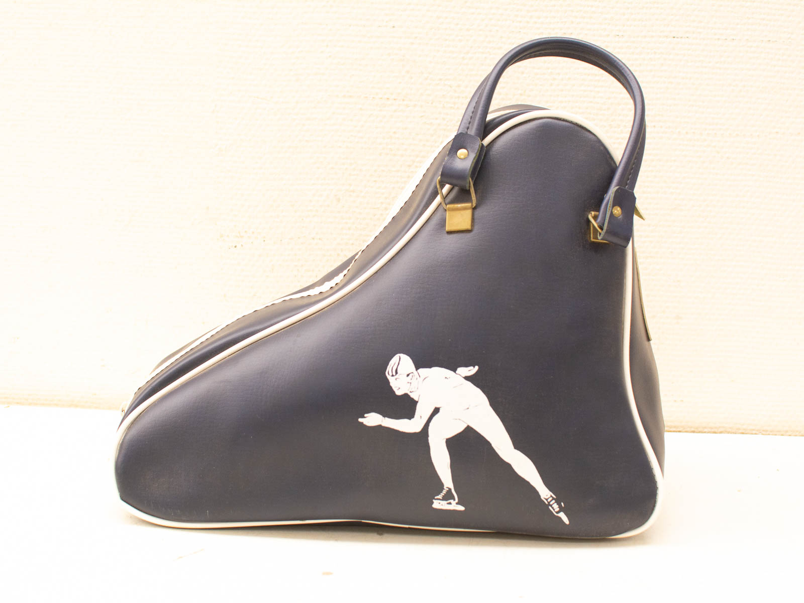 Navy blue speed skating bag with stylish skater silhouette and durable design for athletes.