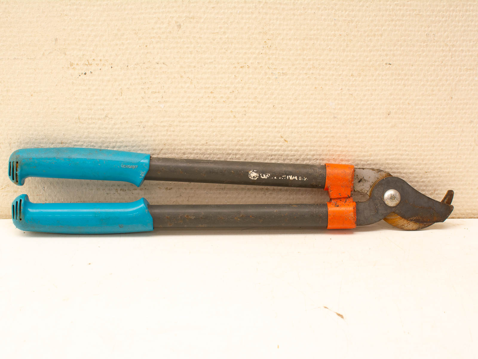 Ergonomic garden loppers with durable handles and curved blades, perfect for effective pruning.