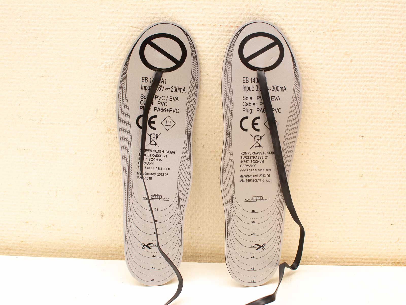 Comfort insoles with electronic features for optimal foot support and safety compliance.