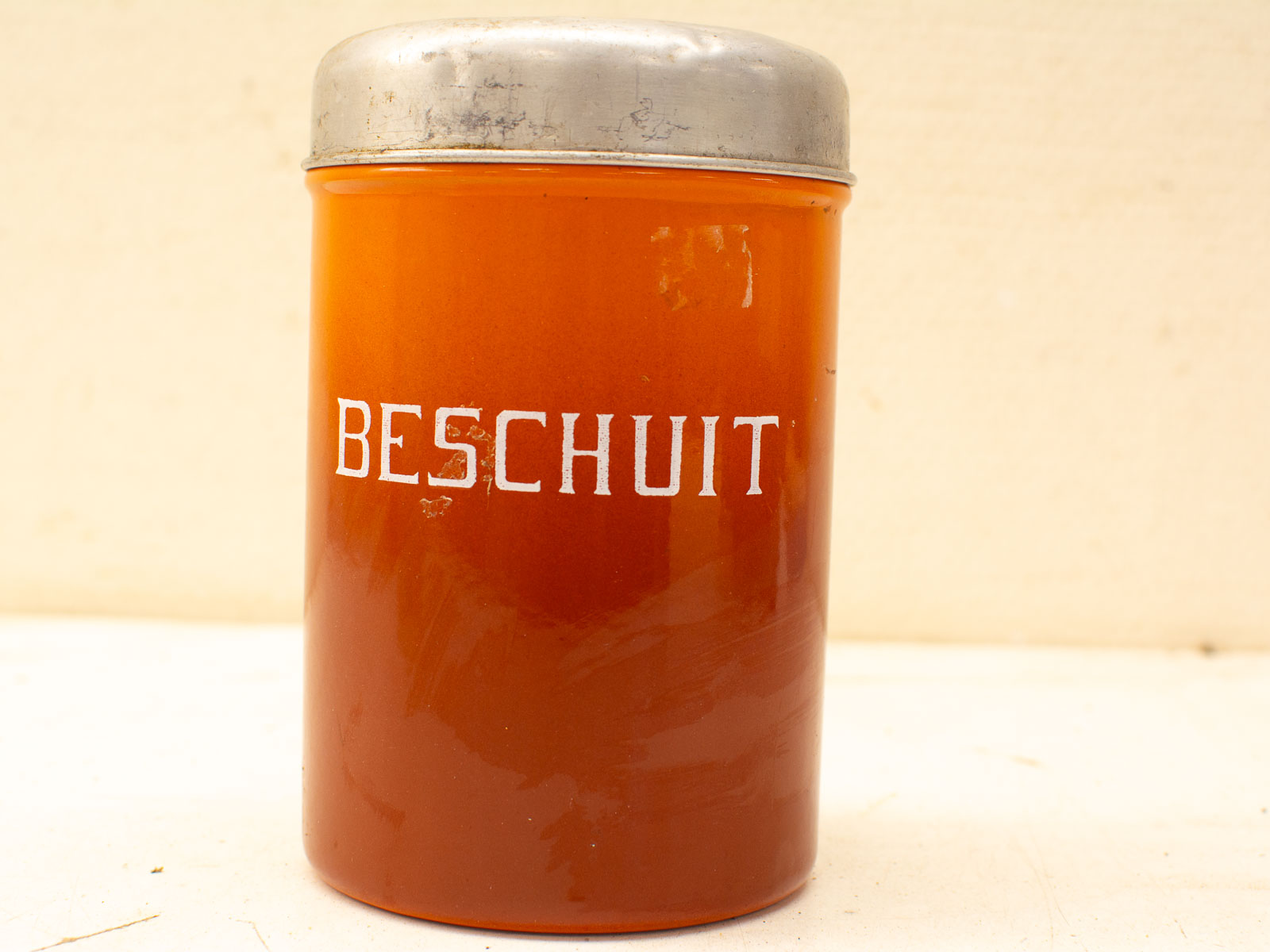 Vintage Amber Beschuit Jar with Aged Metal Lid, a Piece of Dutch Culinary History.