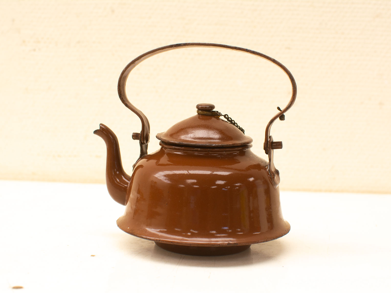 Vintage glossy brown kettle showcasing traditional craftsmanship and functionality.