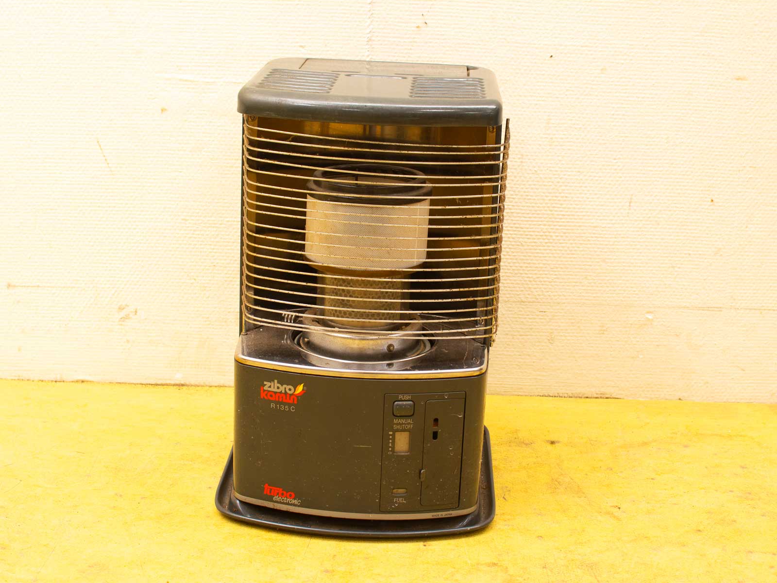 Zibro Kamin portable kerosene heater: sleek design, efficient warmth for indoor and outdoor use.