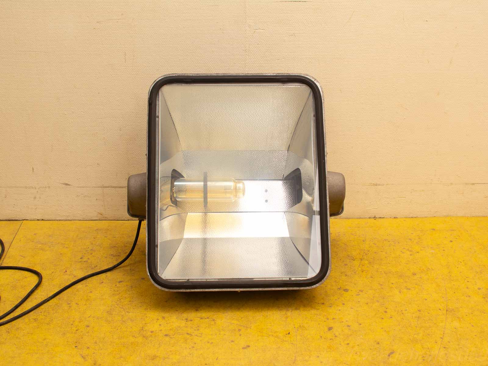 Powerful used floodlight for outdoor lighting, featuring durable design and optimal brightness.