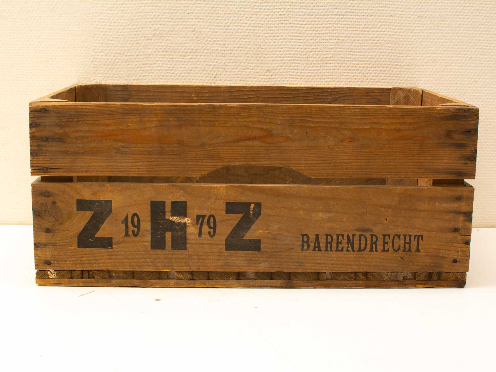 Rustic vintage wooden crate with Barendrecht label, perfect for storage and home decor.