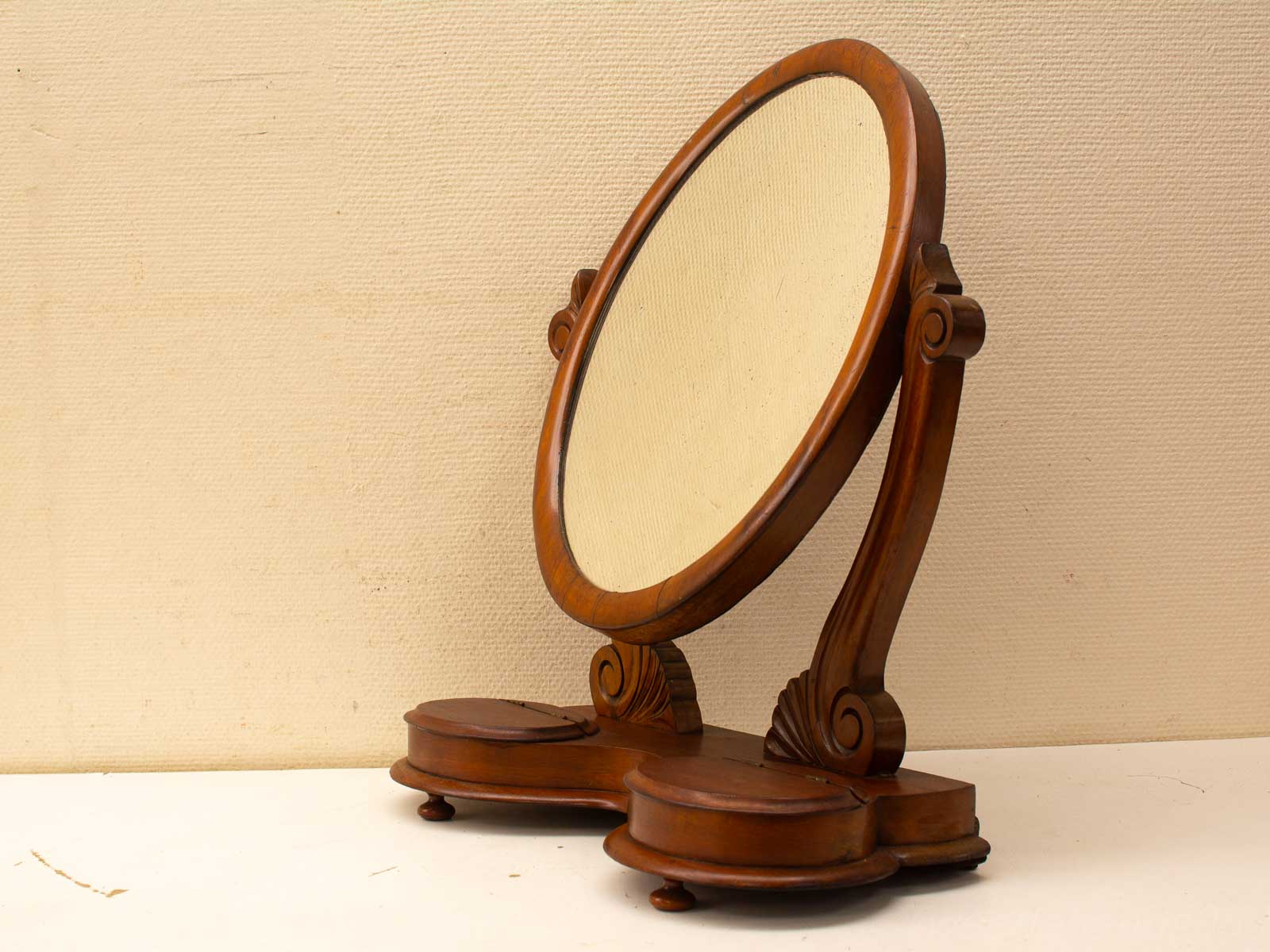 Elegant vintage wooden tabletop mirror with intricate carvings, perfect for timeless decor.