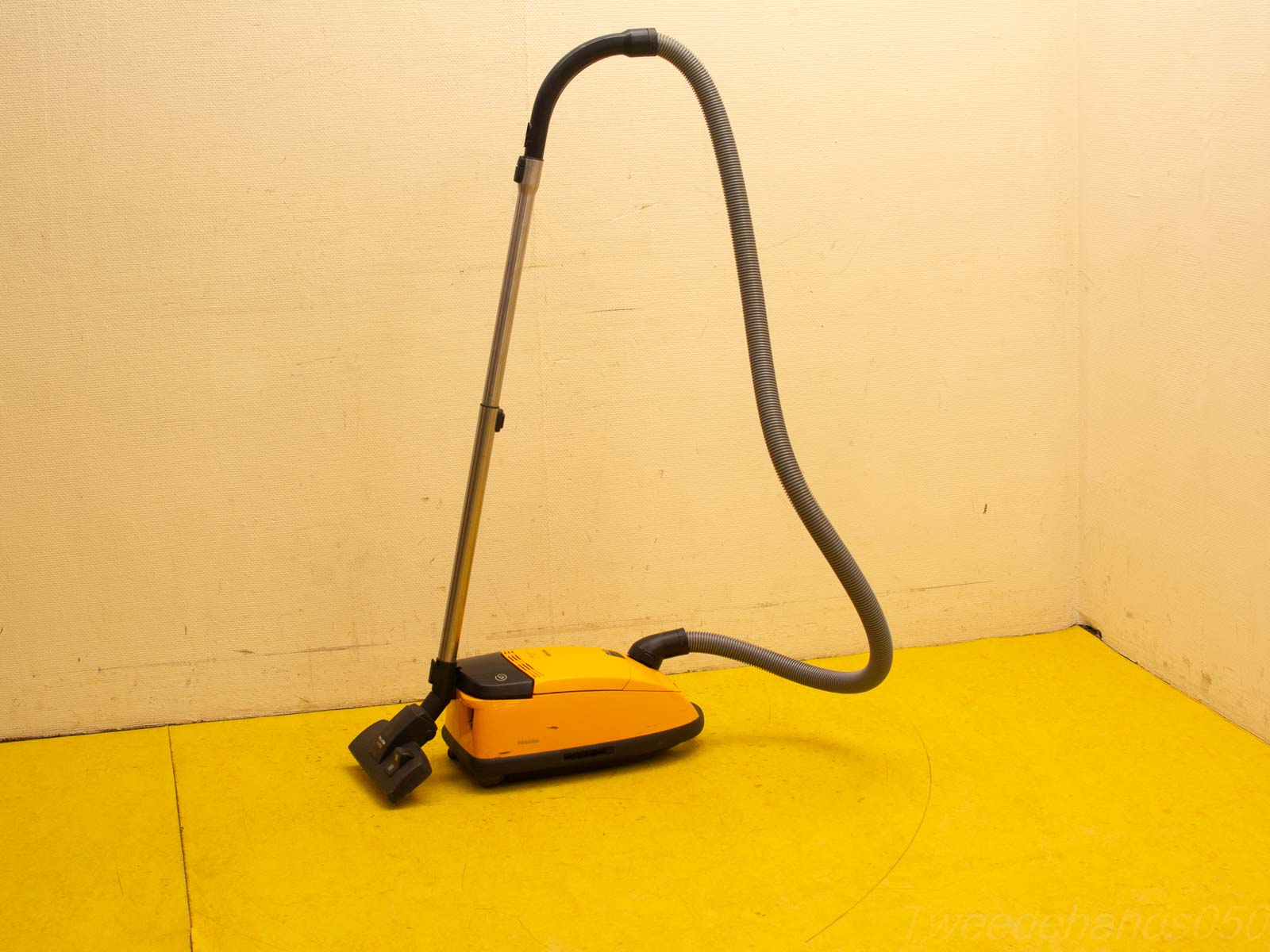 Stylish yellow and black compact vacuum cleaner for efficient and versatile home cleaning.