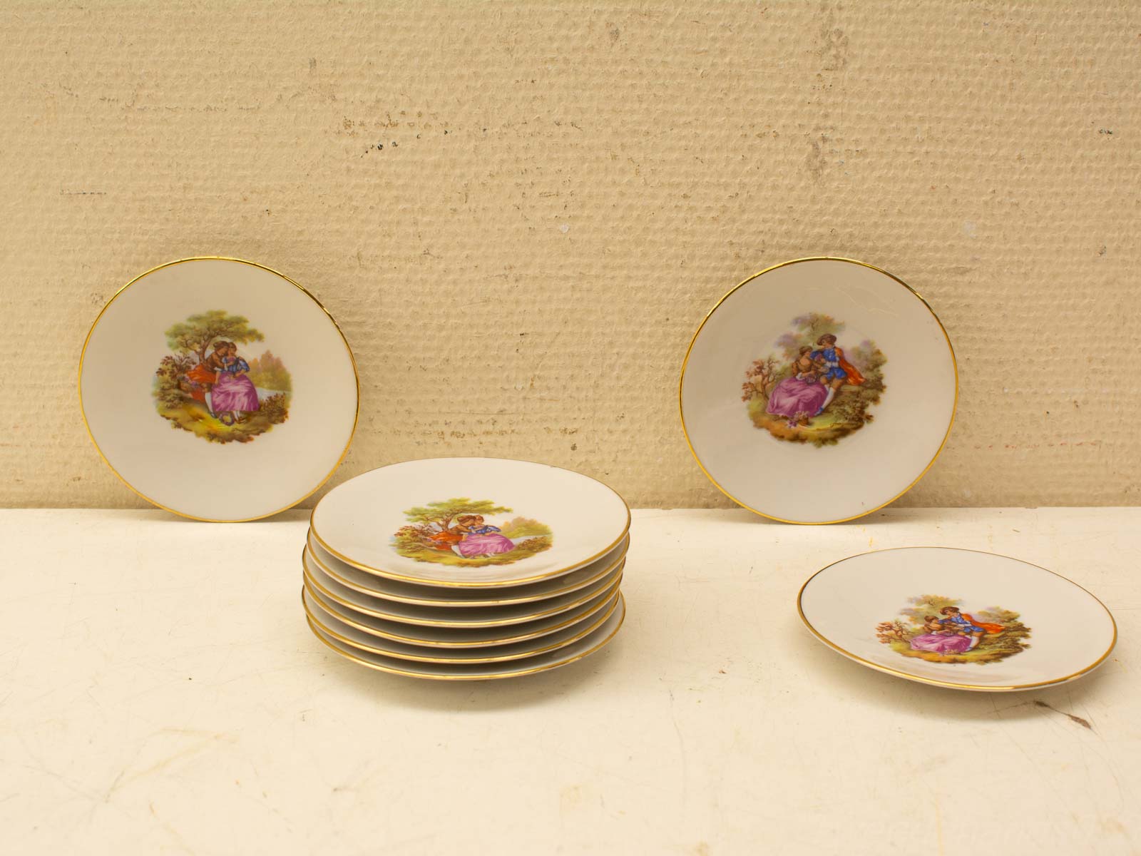 Elegant porcelain plates featuring romantic scenes, perfect for collectors of fine craftsmanship.