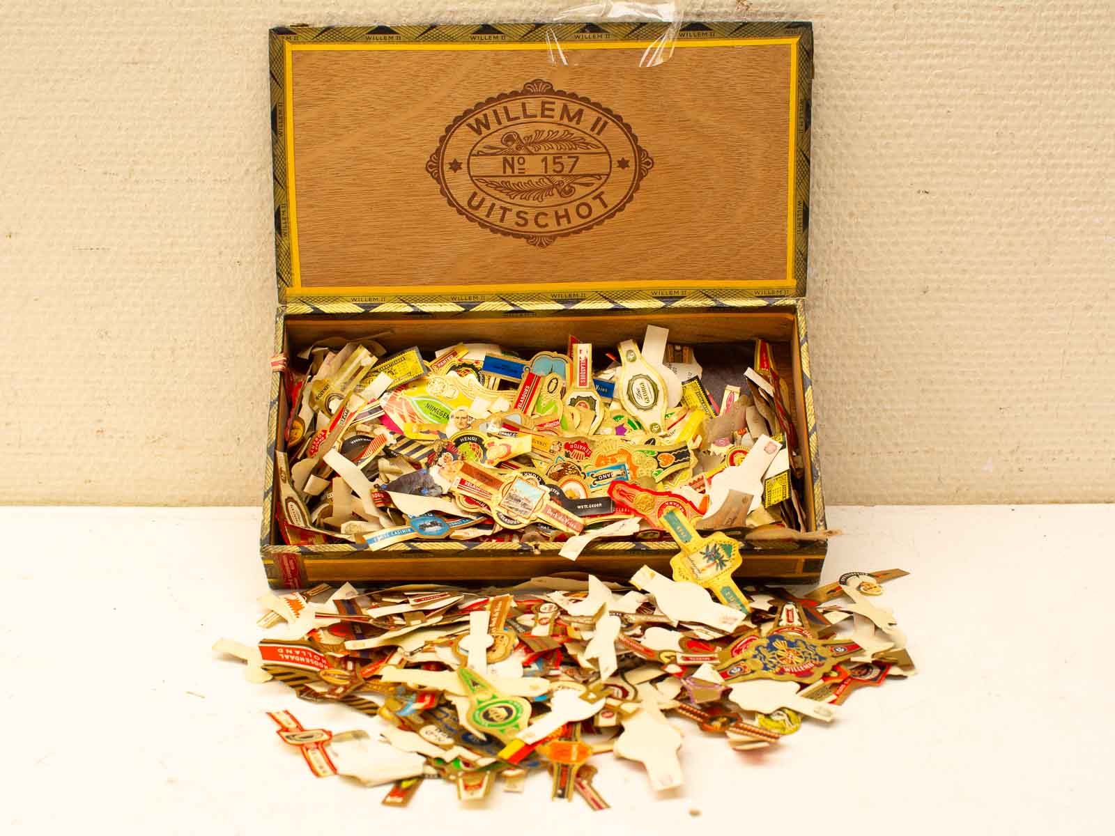 Colorful vintage labels in a charming wooden collectors box, labeled WILLEM II UITSCHOT No 157.