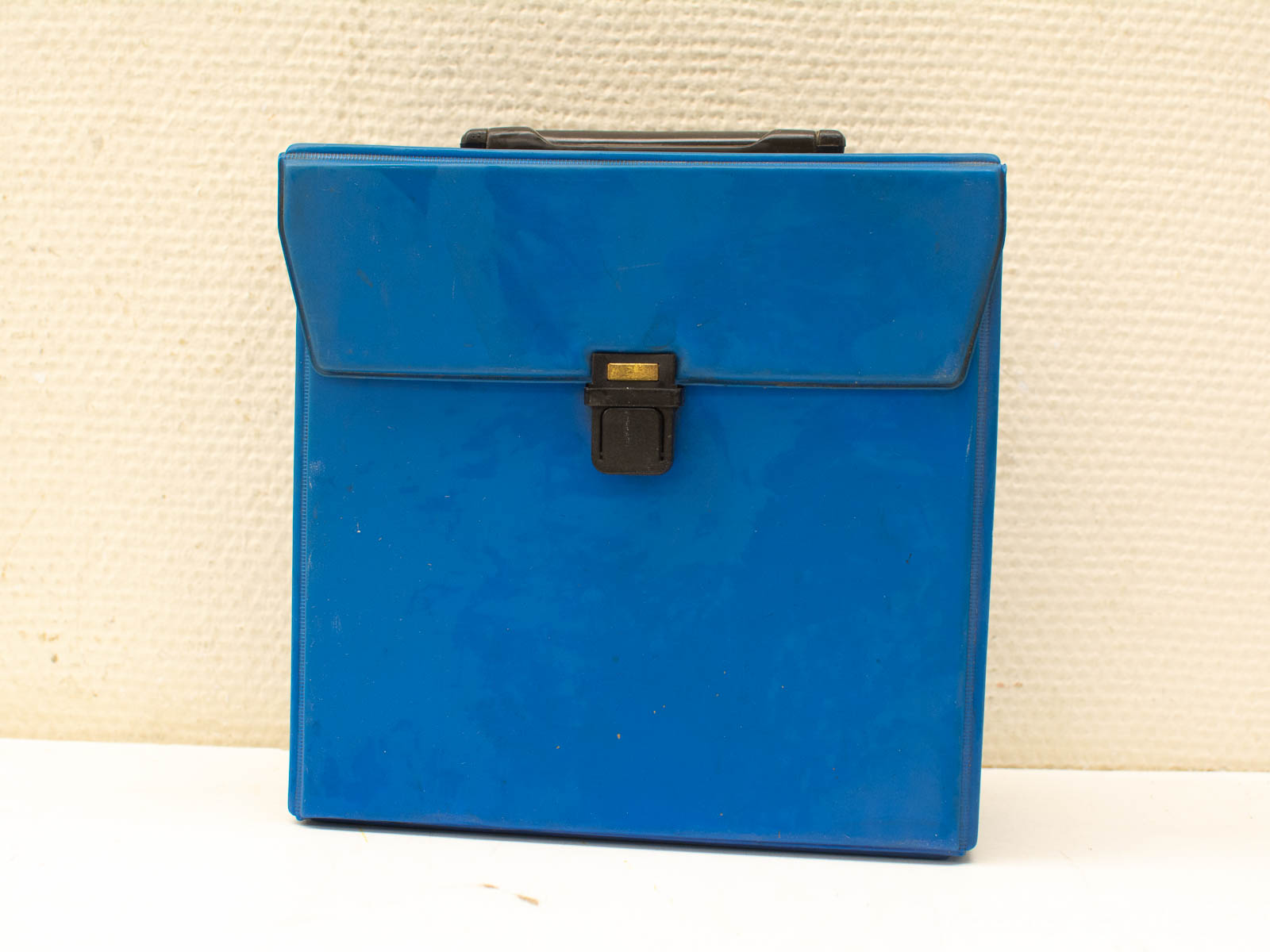 Vintage blue document holder with ergonomic handle and secure lock for practical storage.