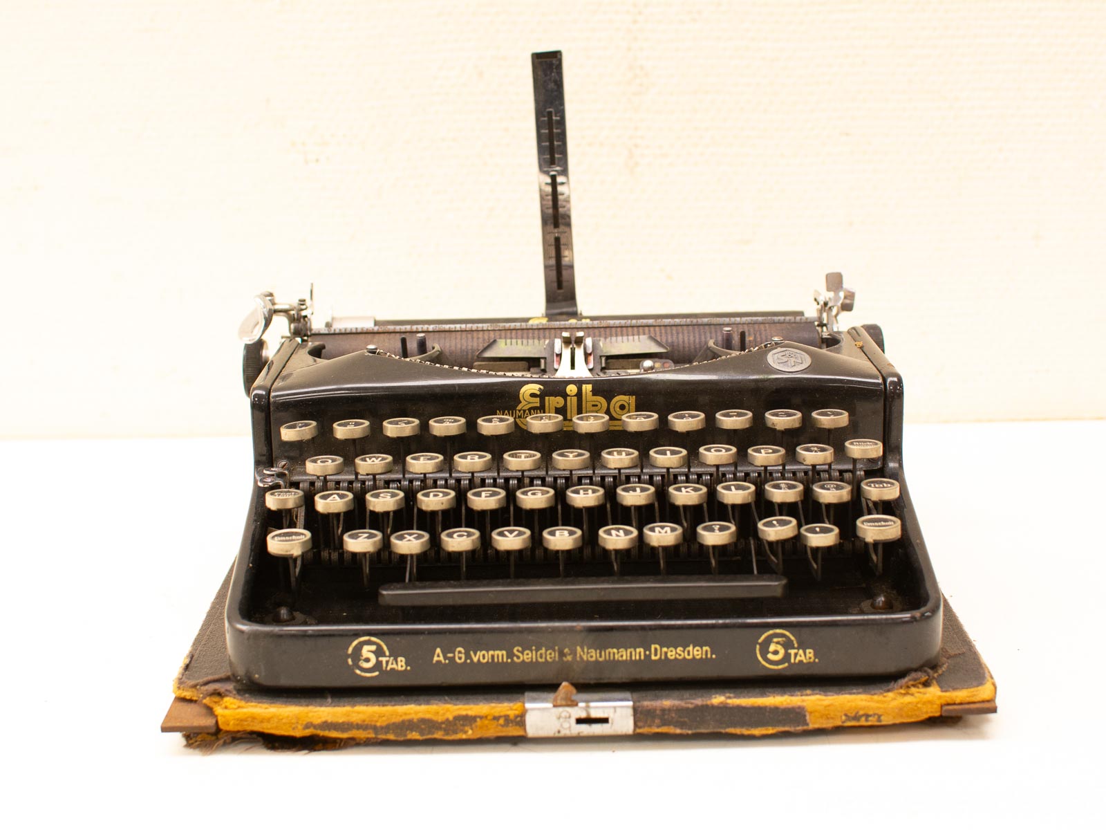 Vintage Typewriter Eriba Nr 37319 1 Met Charme