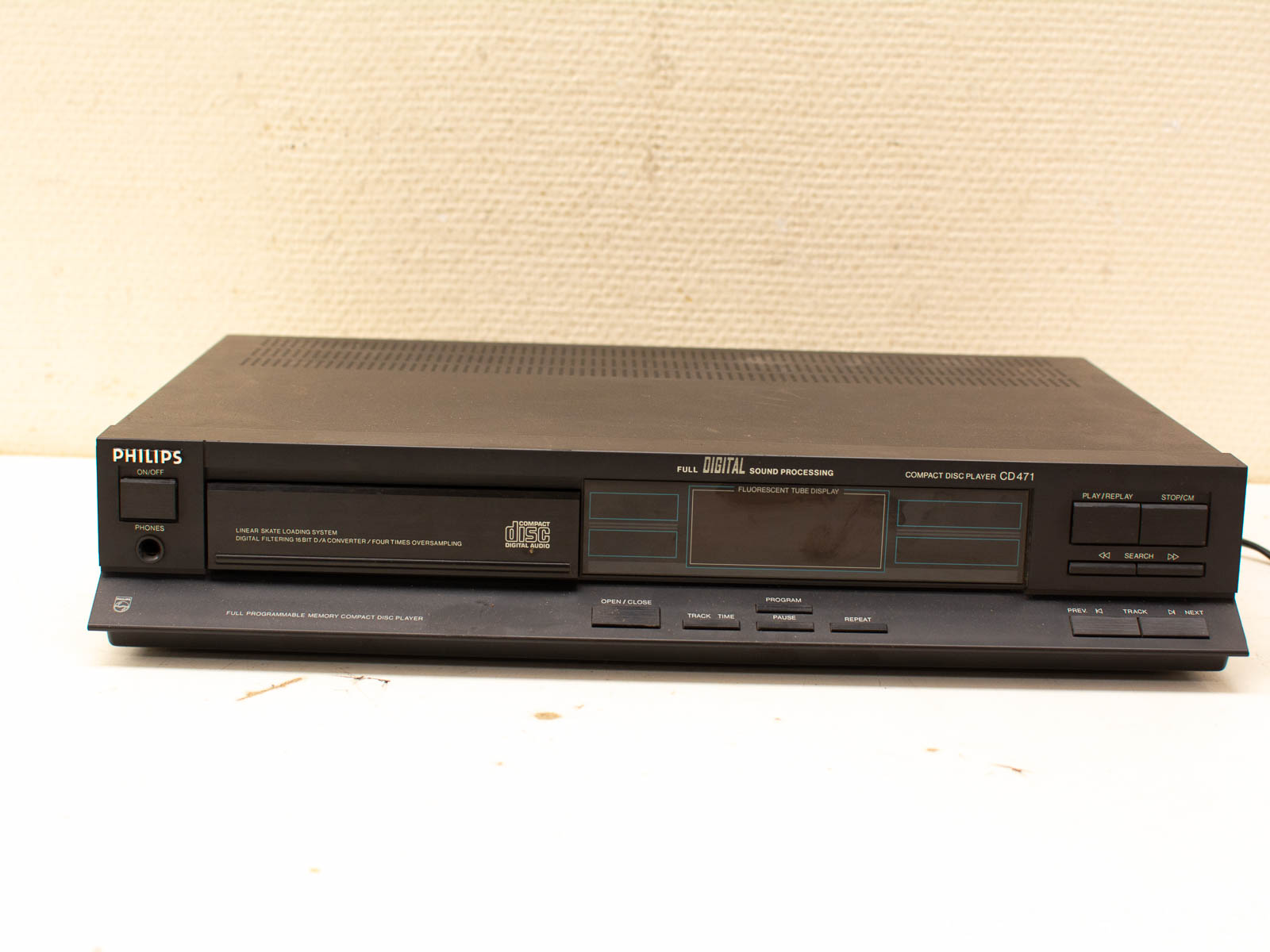 Philips compact disc player  37110  gereserveerd  2-10-2024